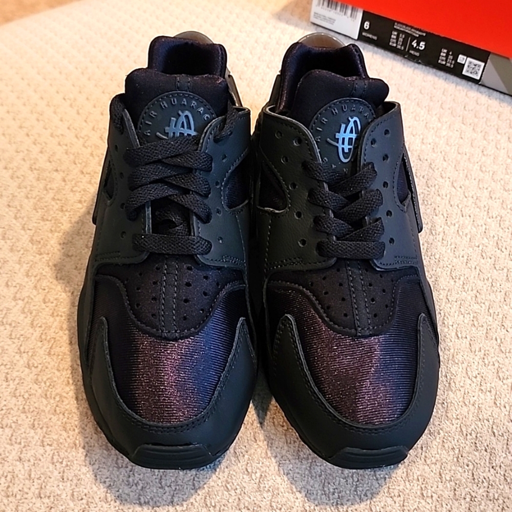 NIB Nike Air Huarache (Black)